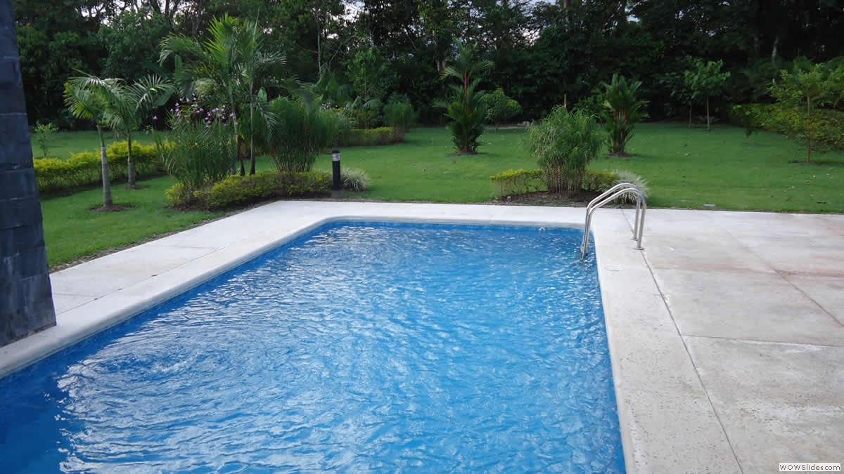 3_piscina_jardin