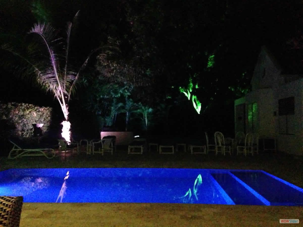 5_piscina_noche